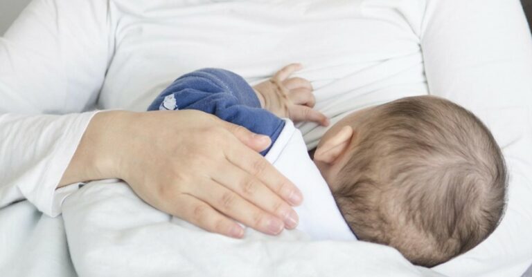 Panduan Menyusui Bayi Baru Lahir Yang Benar Dan Aman Moms